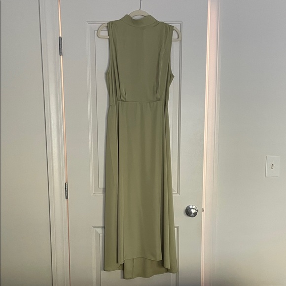 Elegant Light Green Sleeveless Dress - Picture 1 of 4